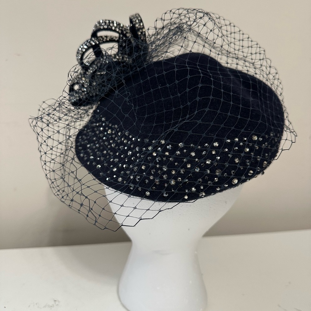 Diva blue Rabbit Hair pillbox hat with a net veil and rhinestone embellishment - Picture 2 of 12